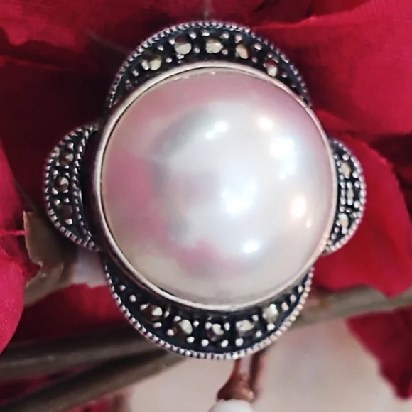 Vintage Judith Jack Oversized Pearl & Marcasite Sterling Silver Ring- Size 7 - Picture 8 of 10
